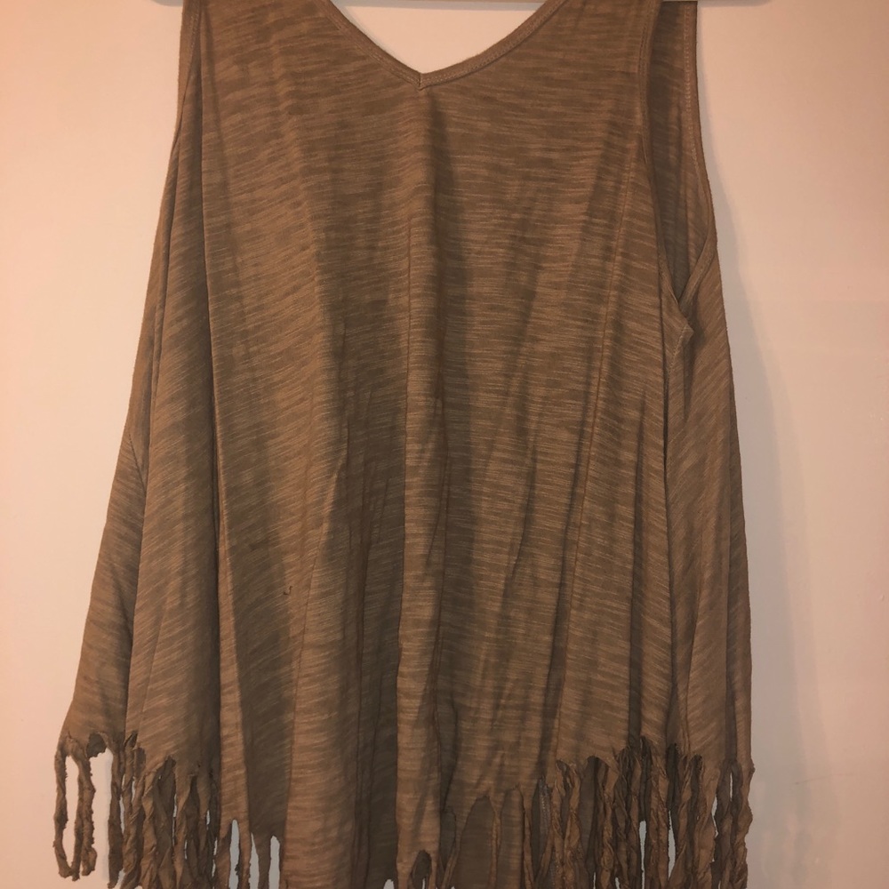 Brown fringe tank